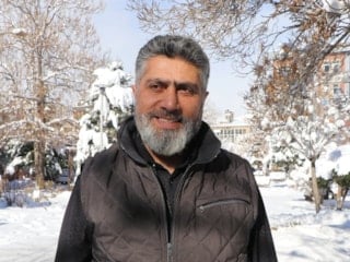 Van'da 20 yıldır sokaklardaki güvercinleri besliyor