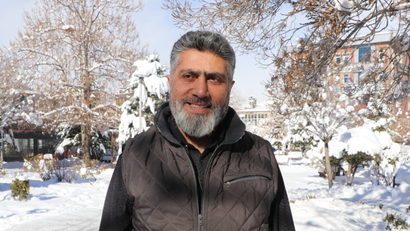 Van'da 20 yıldır sokaklardaki güvercinleri besliyor