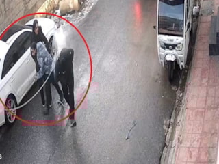 Mardin'de kopan elektrik teli üzerine düştü