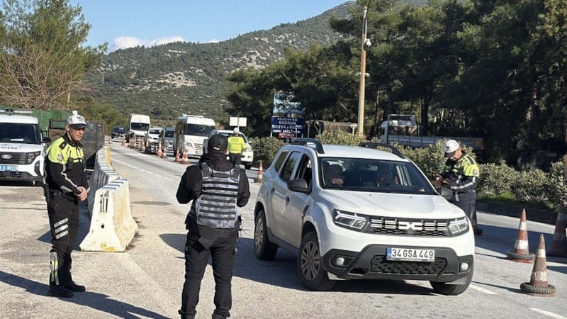 Bodrum'da yılbaşı heyecanı: İlçeye son 24 saatte 10 bin araç giriş yaptı