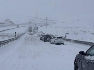 Güneydoğu’da kar alarmı: Diyarbakır ve Mardin’de hayat durma noktasında