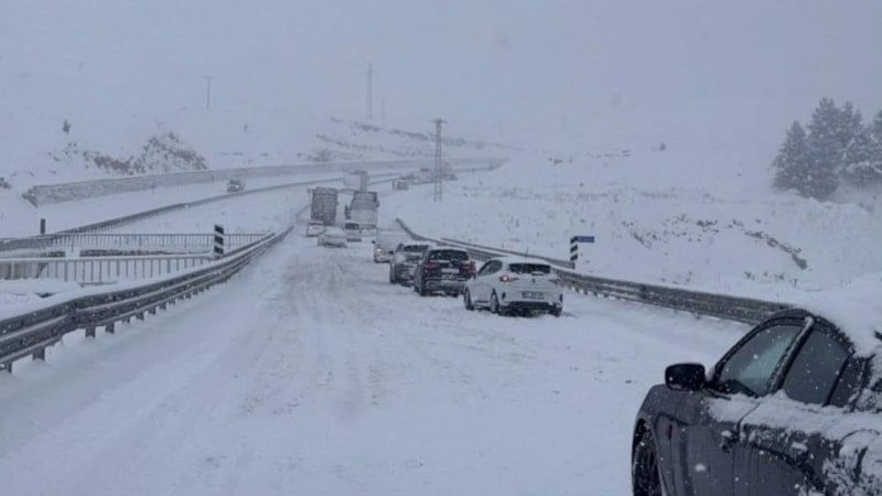 Güneydoğu’da kar alarmı: Diyarbakır ve Mardin’de hayat durma noktasında