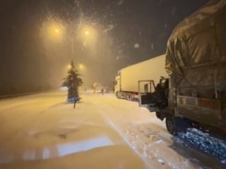 Elazığ’da kar, ulaşımı felç etti