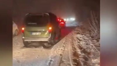 İstanbul’da beklenen kar yağışı başladı, bazı ilçeler beyaza büründü