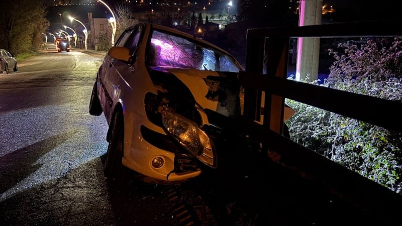 Kocaeli'de kaza yapan sürücü aracı bırakıp kayıplara karıştı