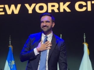 ABD’de tarihi yemin: Zohran Mamdani Kur’an-ı Kerim'e el basarak göreve başlayacak