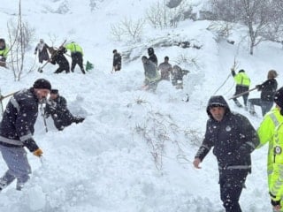 Van'da çığ meydana geldi: 1 kişi kayıp, 22 ev boşaltıldı