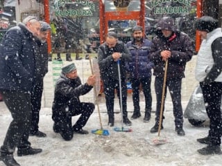 Kars’ta kar nedeniyle 130 köy yolu kapandı