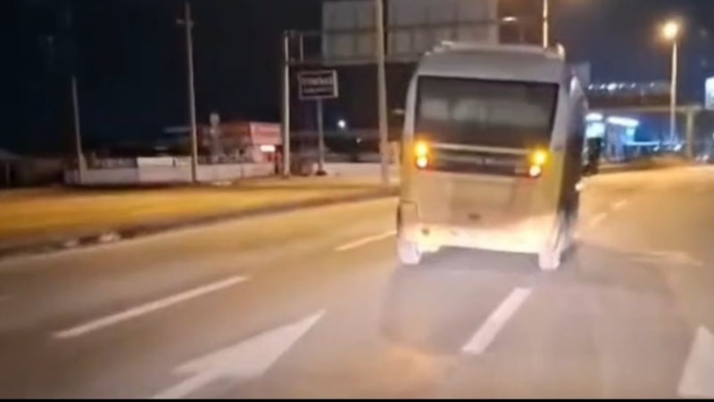 Bursa'da alkollü minibüs şoförü trafiği birbirine kattı