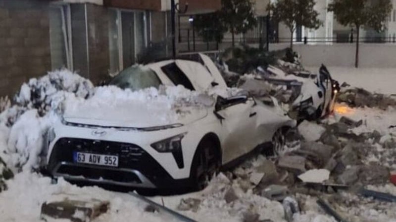 Şanlıurfa’da kar nedeniyle çatılar çöktü