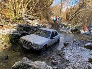Kocaeli'de atletli bir adam dere yatağında ölü bulundu