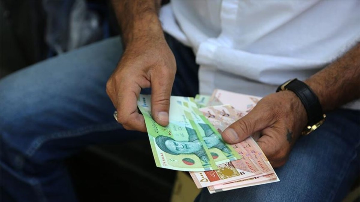 Riyal dolar karşısında eridi! İran Merkez Bankası Başkanı değişti