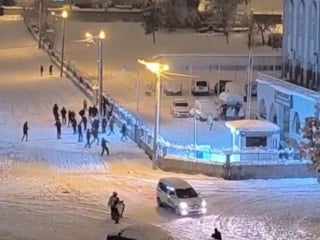 Siirt’te karakol önünde kartopu sürprizi