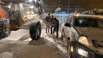 Siirt’te kar ve tipiye karşı zamanla yarış