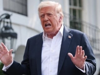 Trump, elindeki morlukların nedenini açıkladı