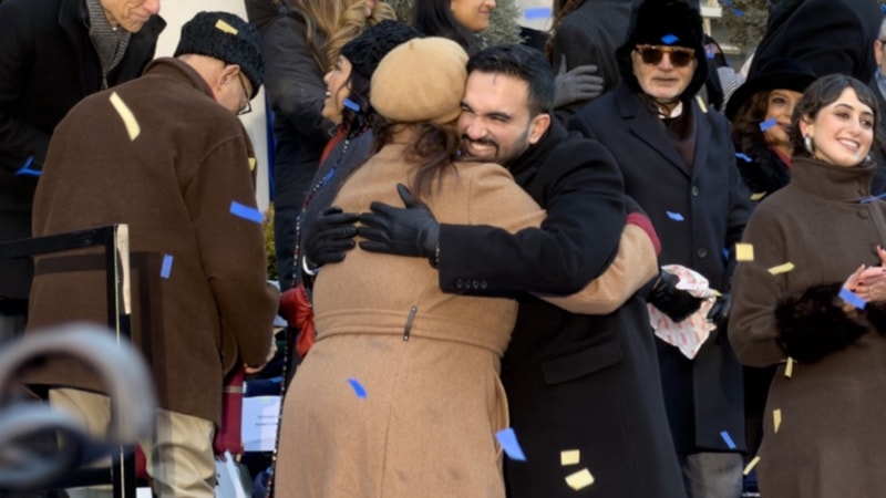 New York'un ilk Müslüman Belediye Başkanı Mamdani, Kur'an-ı Kerim'e el basarak yemin etti