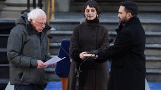 Zohran Mamdani'nin yemini gündemde: Osmanlı döneminde yazılmış Kur'an'a el bastı