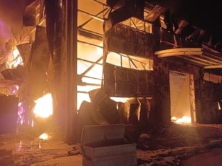 Hatay'da sünger deposunda yangın