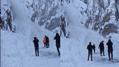 Hakkari'de çığ düştü