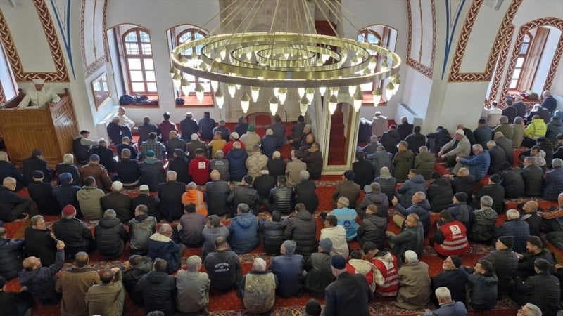 Habib-i Neccar Camii'nde 3 yıl aradan sonra ilk cuma namazı kılındı
