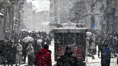 İstanbul'da bazı noktalarda kar kalınlığı yer yer 10 santimetreyi buldu