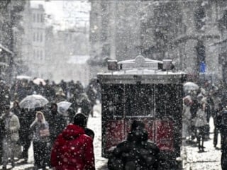 İstanbul'da bazı noktalarda kar kalınlığı yer yer 10 santimetreyi buldu