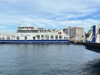 Bozcaada ve Gökçeada'ya hafta sonu tüm feribot seferleri iptal edildi