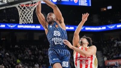 Anadolu Efes evinde Kızılyıldız'a yenildi