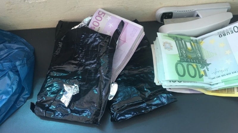 Türkiye yolundaki tırlar Bulgar'a takıldı: 85 bin euro ve 426 gram altın ele geçirildi