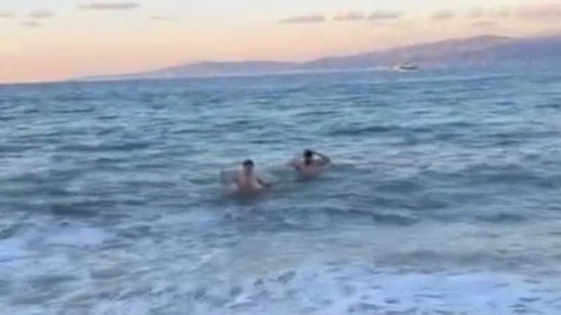 Bursa'da dondurucu soğukta deniz keyfi