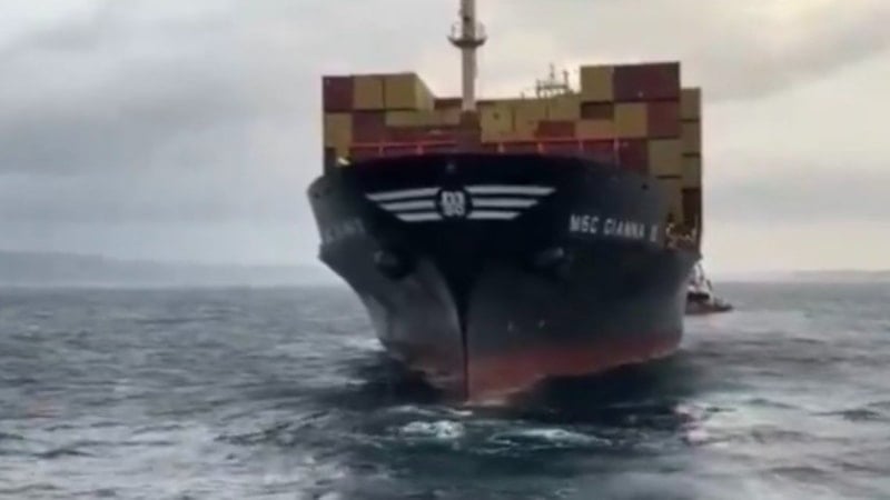 Çanakkale Boğazı’nda konteyner gemisi makine arızası yaptı