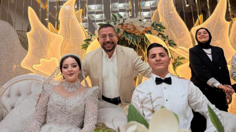 Diyarbakır'da kanseri yenen hastasının nikah şahidi oldu