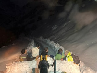 Hakkari’de mahsur kalan işçiler 3 gün sonra kurtarıldı