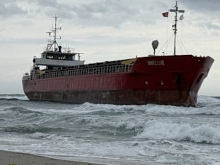 Tekirdağ'da yük gemisi karaya oturdu