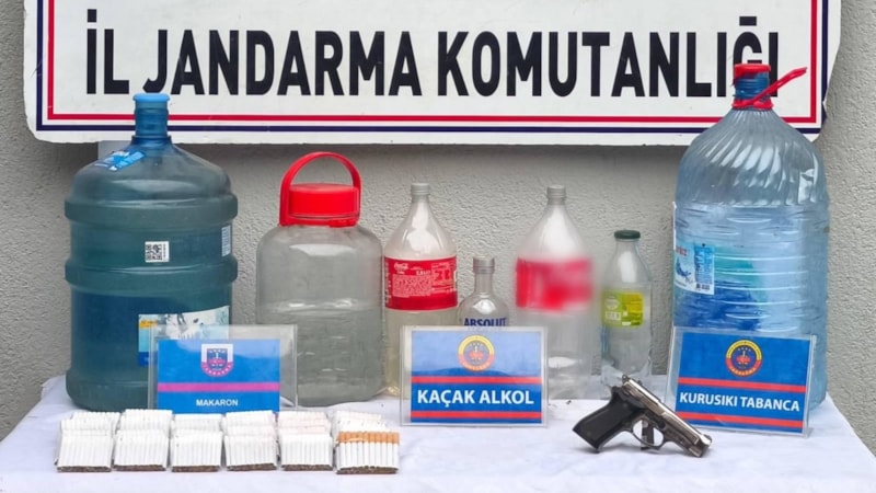 Manisa'da sahte rakı ve kaçak makaron ele geçirildi
