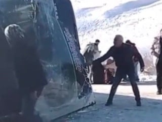 Ardahan'dan gelen yolcu otobüsü Susuz'da devrildi: 17 yaralı