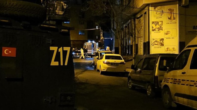 İstanbul Kağıthane'de ısınmak için otomobile giren kişi yanarak öldü