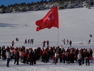 Vatandaşlar, Sarıkamış şehitlerini anmak için Allahuekber Dağları'nda yürüdü