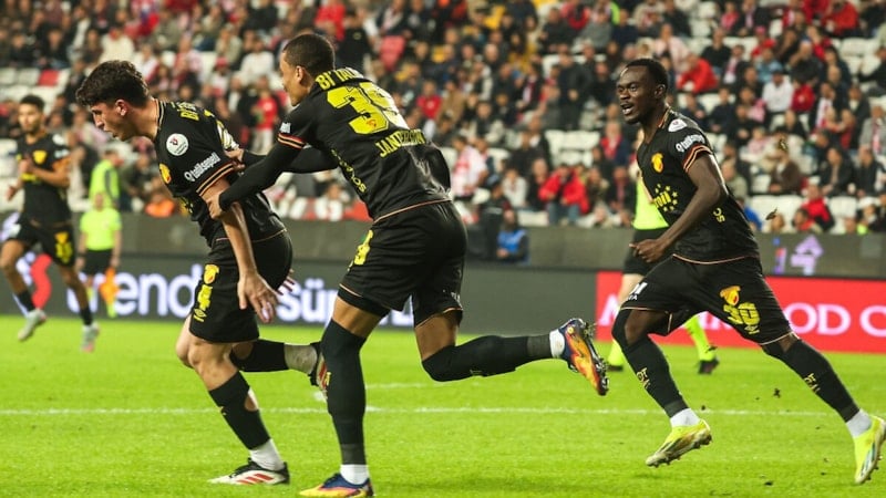 Göztepe'de Anthony Dennis ve Taha Altıkardeş hareketliliği