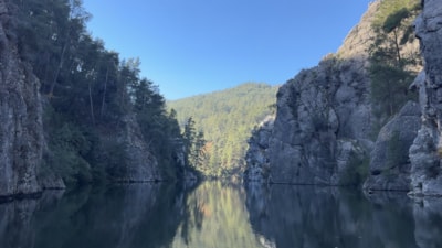 Burdur'da sığla ormanını büyüleyici doğası, tekne turlarıyla görülüyor