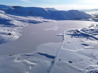 Sivas’ta dondurucu soğuklar: Yıldız Göleti buz tuttu