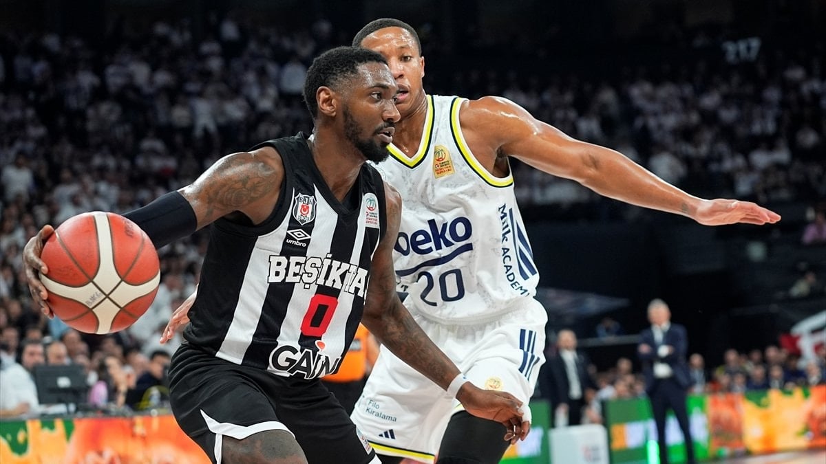 Fenerbahçe, Beşiktaş'a ligdeki ilk yenilgisini yaşattı