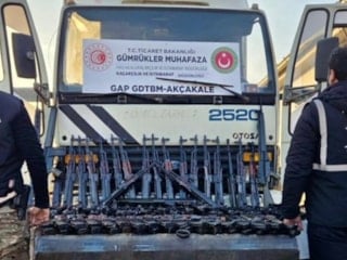 Suriye'den Türkiye'ye giren kamyonda 51 silah ile 41 şarjör ele geçirildi