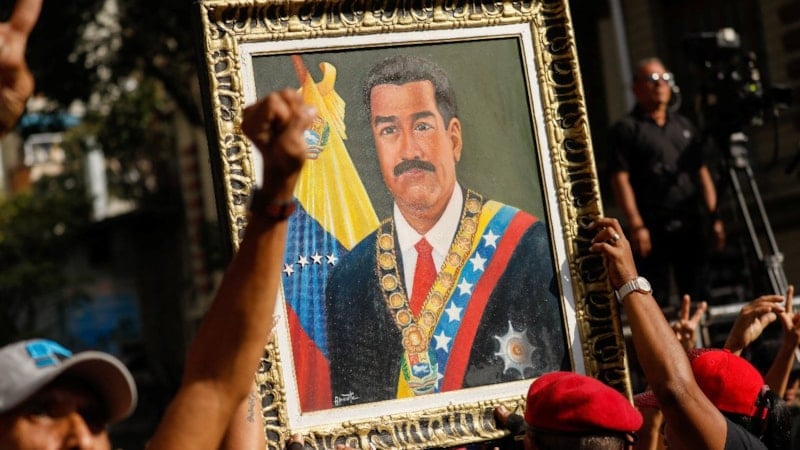 Venezuela'da binlerce kişi Nicolas Maduro'ya destek için yürüdü