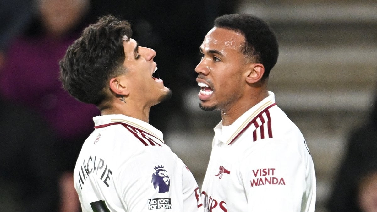 İngiltere Premier Lig'de lider Arsenal puan farkını 6'ya çıkardı