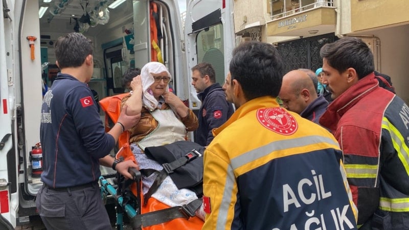 Aydın'da taziye evine yemek yaparken evini yakıyordu