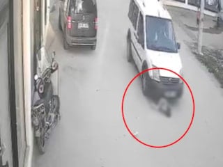 Bursa'da yola fırlayan çocuk ölümden döndü