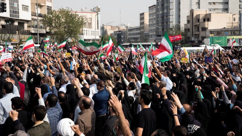 İran'da protestolara karşı çözüm: Herkese 7 dolar verilecek