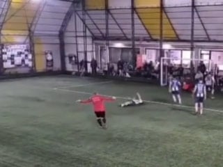 Tekirdağ'da halı sahada dili boğazına kaçan futbolcuyu maçın hakemi kurtardı