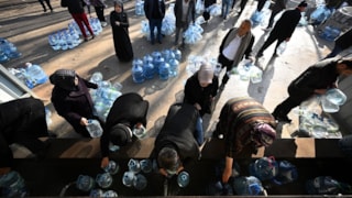 Ankara'da kesintiler nedeniyle vatandaşlar çeşmelerden su dolduruyor